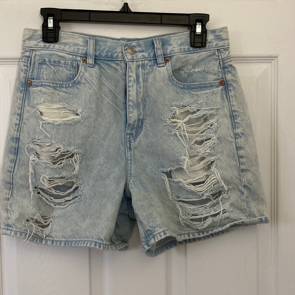 American Eagle Highest Rise Distressed Mom Short 4